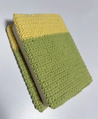 手編みのブックカバーに秘められた意図は…！？（画像提供：たくみさん）