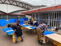 ブルーシートの洗浄会の様子※一般社団法人BRIDGE KUMAMOTO