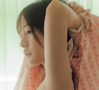 高崎かなみ（撮影：東京祐　ヘアメイク：花房みなみ　スタイリング：毛塚由恵）