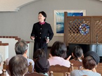 ２度の台風で被災した故郷・八丈島で復興支援ライブを行った畑中葉子＝リードパークリゾート八丈島（本人提供）