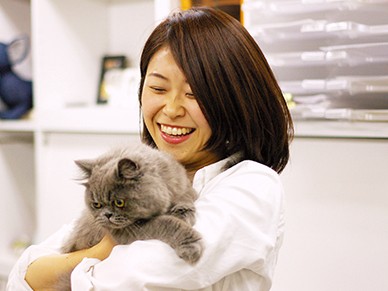 明るいペット専門の仏具店　ペットを失った人に寄り添い、笑顔に