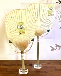 オリーブ和紙うちわ（アイモス提供）