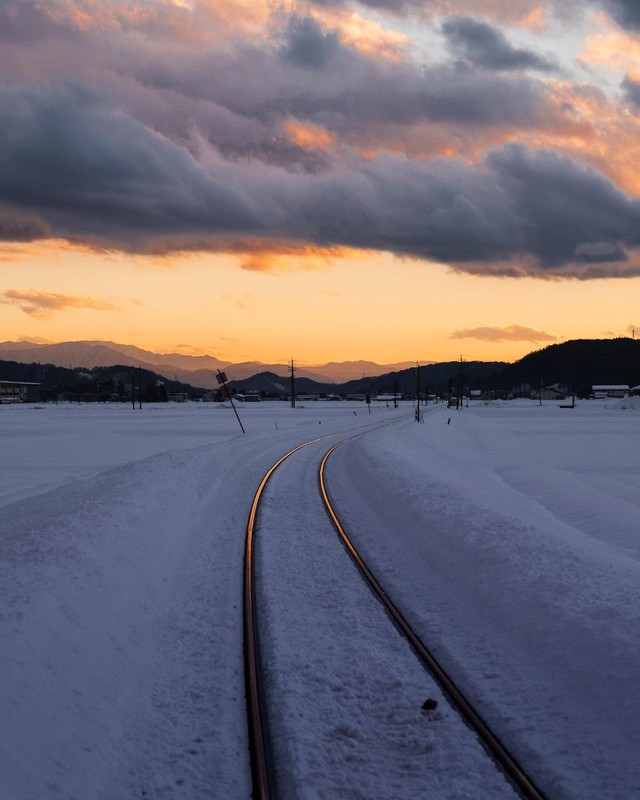 この先を見るために旅したくなる一枚＝yasufumi（@yasufumi_photo）さん提供