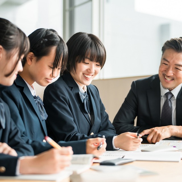 小学校の同級生はかなり少ないから要注意　※画像はイメージです（FineGraphics/photoAC）