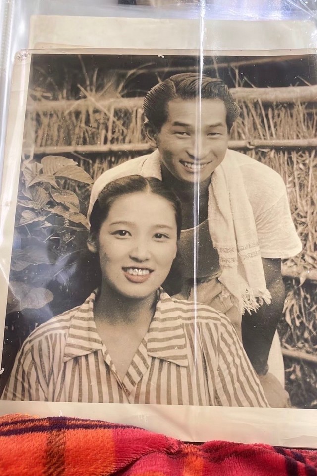 若い頃の祖父と祖母の写真／やまんさん（@yamn_sky）提供