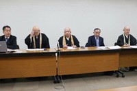 「おまいりＰａｙ」開発の思いや経緯を説明する京都仏教会の記者会見（２日午後２時１１分、京都市下京区）