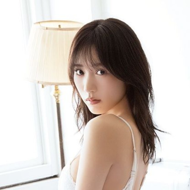 『BOMB Love Special 2026』裏表紙はドラマでも注目の横野すみれさん