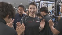 池江璃花子さんと岡崎慎司さんが大学で特別授業　ストレッチや体幹トレーニングのポイント伝える　岡山市・環太平洋大学