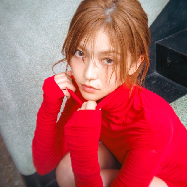 櫻井おとの 2nd写真集「感電」(小学館)より＝撮影：曽根将樹