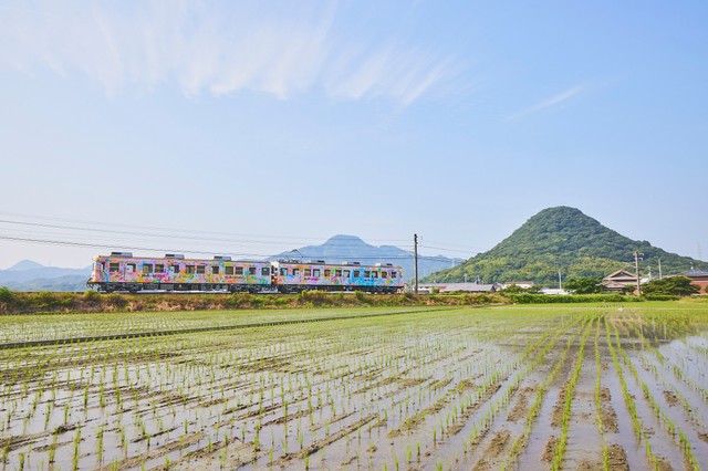 子どもデザインのラッピング電車