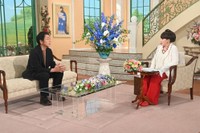 9日放送の「徹子の部屋」に出演する大森南朋（左）と司会の黒柳徹子＝テレビ朝日提供