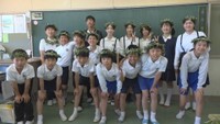 オリーブの冠をかぶって記念撮影