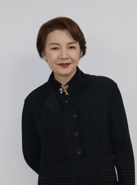 宝塚歌劇団元星組トップスター・麻路さき