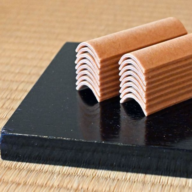 琴のような形をした八ッ橋（聖護院八ッ橋総本店）