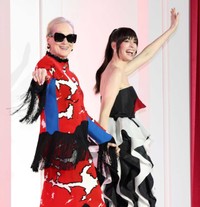 「プラダを着た悪魔2」来日イベントでノリノリのメリル・ストリープ（左）とアン・ハサウェイ＝2026年4月6日撮影