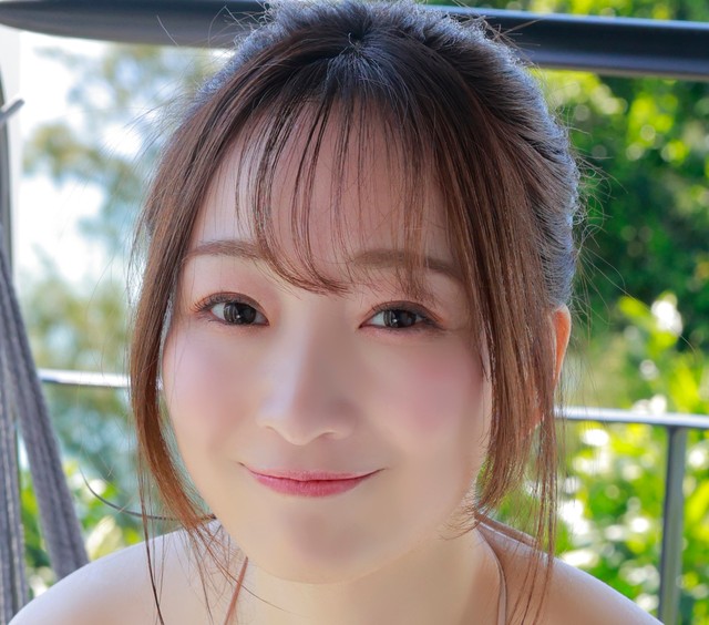 愛森ちえさんのデジタル写真集『帰ってきたえちえちえ〜前編〜』（BREEZE GIRLS)