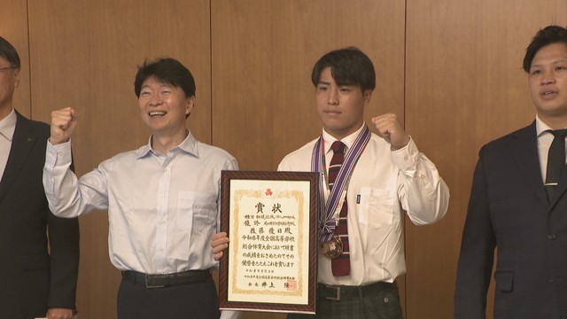 高校生力士が知事を表敬訪問 岡山県庁