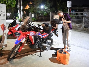 リュックにスターリンク　タイの山奥から世界とつながる　経済インフラ支えるITノマド