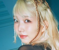 霜月めあ（C）幻冬舎（撮影・岡本武志 ／ スタイリスト・葉月 ／ ヘアメイク・清水恵美子）