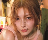 『櫻井おとの写真集　感電』（撮影：曽根将樹）