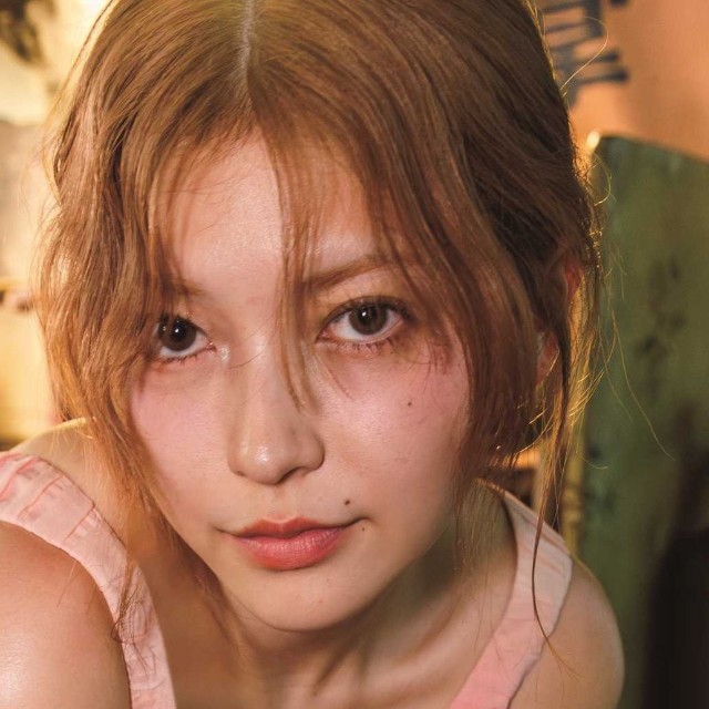 『櫻井おとの写真集　感電』（撮影：曽根将樹）