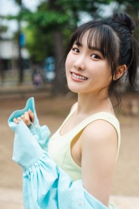 坂倉花1st写真集（株式会社KADOKAWA）より＝撮影：HIROKAZU