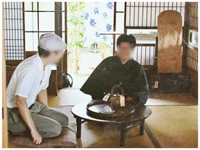 浦安市郷土博物館で「文豪の家に原稿催促に行った編集者」（提供：鰐軍壮さん）