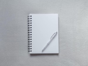 幼い頃から文を書いて自己表現していた私は、大人になってもやめない