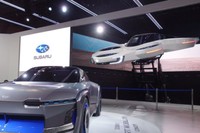 スバルのエアモビリティ「SUBARU AIR MOBILITY CONCEPT」（右上）