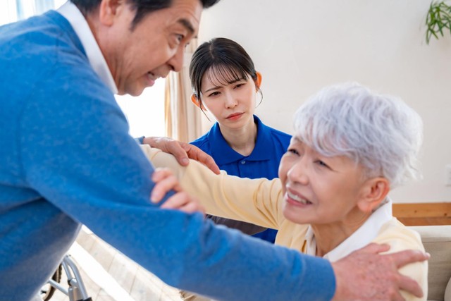 急に介護が必要になったら※画像はイメージです（ponta1414/stock.adobe.com）