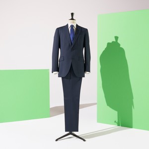 入学式で大人のスーツ事始めポイントはジャストサイズとネイビーにあり