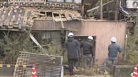 解体作業が始まった木造2階建ての空き家　笠岡市金浦