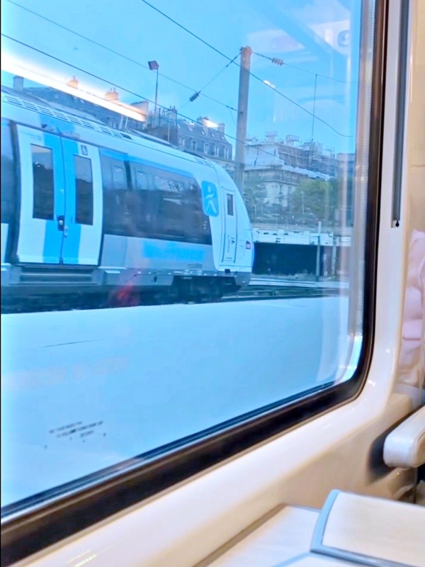 パリから列車で、小川夫妻と待ち合わせたカーン駅へ（画像提供：タカハシヤスコさん）