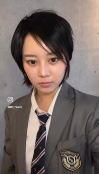 自分でウィッグをカットし、上から地毛をかぶせて再現した前髪／清川真歩さん（@m19_peach）提供