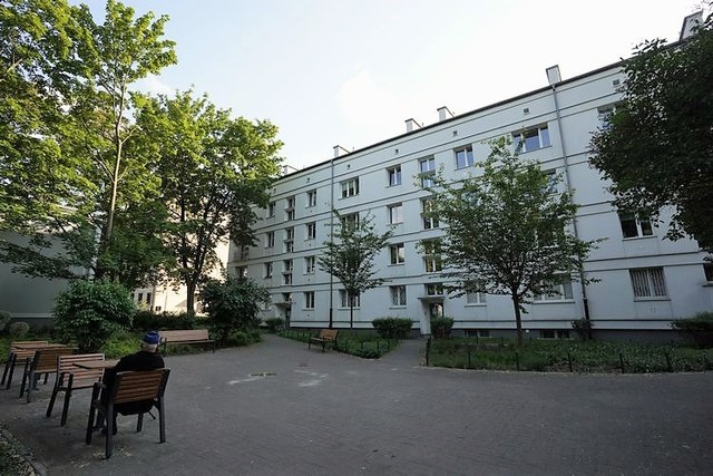 冷戦時代につくられた集合住宅の地下シェルターも、昨秋の一斉点検で「現役のシェルター」と判断された＝2023年6月4日、ワルシャワ、荒ちひろ撮影