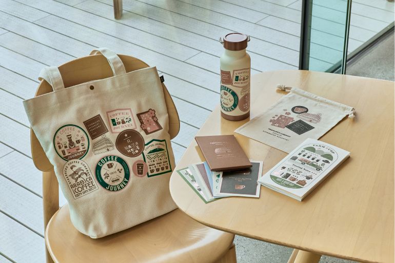 スタバ新作】ステッカー風デザインが可愛すぎ！ ロースタリー 東京