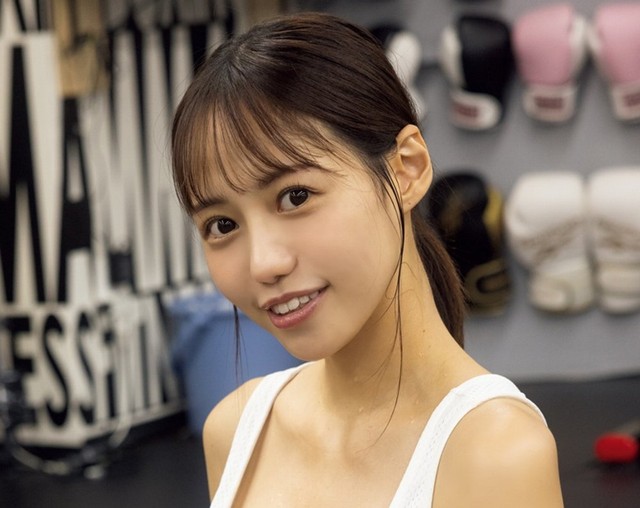 「FLASH」（25年10月28日発売号）に登場した弓川いち華ⓒ光文社／週刊FLASH（写真・中山雅文）