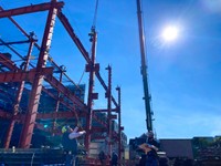 炎天下ではヘルメット内の温度が60度にもなる（画像提供：三和建設）