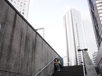 「夜明けまでバス停で」のワンシーン＝（Ｃ）2022「夜明けまでバス停で」製作委員会