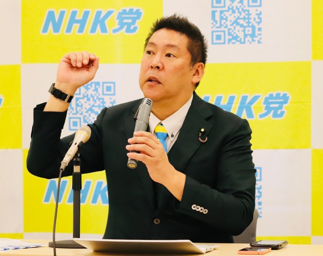 国会内で定例会見に臨んだ立花孝志氏