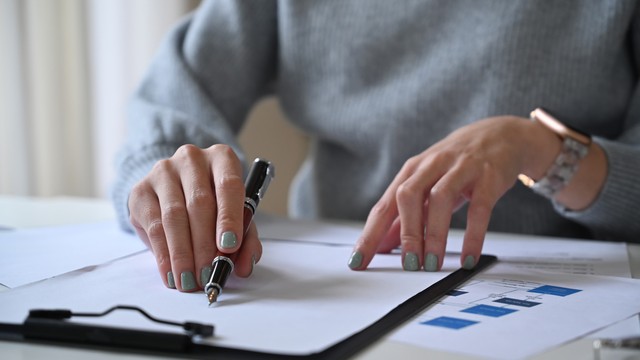 給付金の申告漏れを防ぐには？（Prathankarnpap/stock.adobe.com）