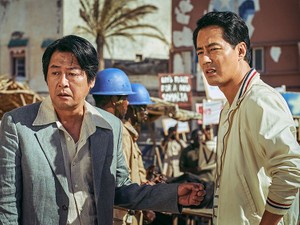 内戦に巻き込まれた大使館員は、敵同士だった　『モガディシュ』監督が語る撮影の裏側