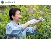 皇后陛下が養蚕に取り組まれる様子（宮内庁の公式インスタグラムから）