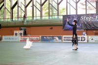 「ドッグダンス」競技会で演技中のぽぽくんと飼い主さん（提供：ぽぽさん）