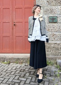 ジャケットを重ねた着こなしでも、上品さと華やかさが際立つあすかさん／あすかさん（@asukawwide1225）提供