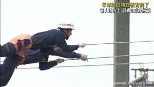 宮城県消防学校で新人消防士が訓練の成果を披露