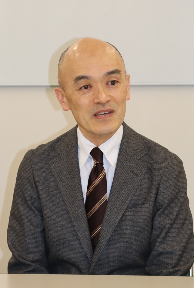 記者懇談会に出席した宝塚歌劇団の村上浩爾社長