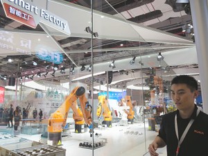 中国マネー、ヨーロッパを分断　対中外交の足並み乱れる