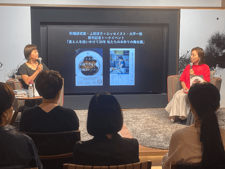 料理研究家の上田淳子さん（右）とエッセイストの大平一枝さん（左）。当日はこれまでの著作をスライドで紹介しながらのトークとなった