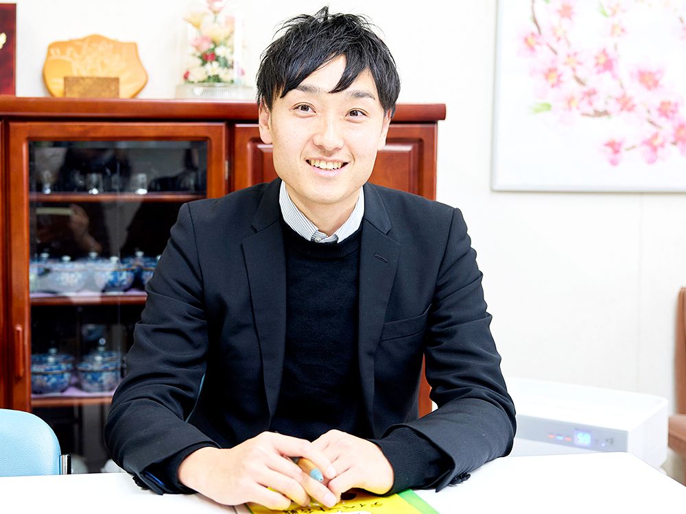 川和小6年1組担任の田口祐太先生